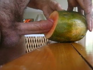 Follando una papaya 1