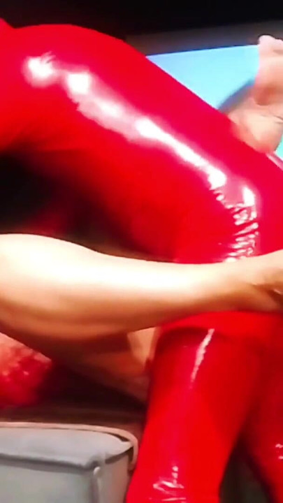 Epic moment from "Stepmom dressed me up in latex"