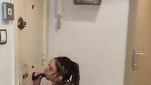 Я должен был сделать некоторую уборку, прежде чем впустить разнорабочего