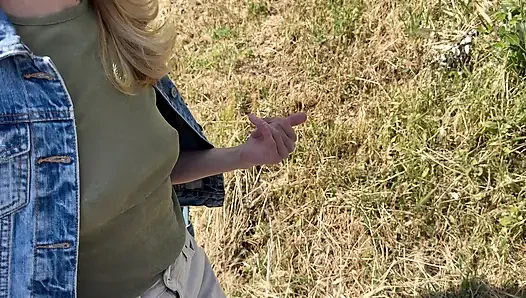 Alle sahen meine sexy nippel in einem durchsichtigen hemd in der strandbar