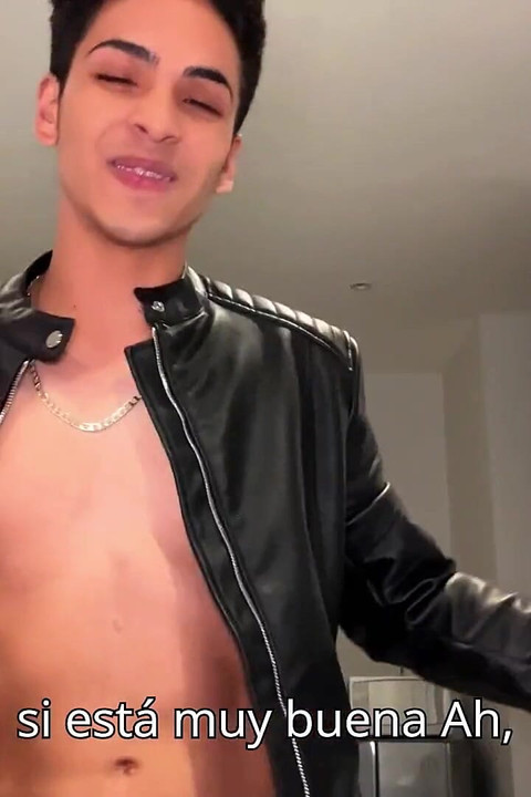 マスターベーションをしながらチンポを突く