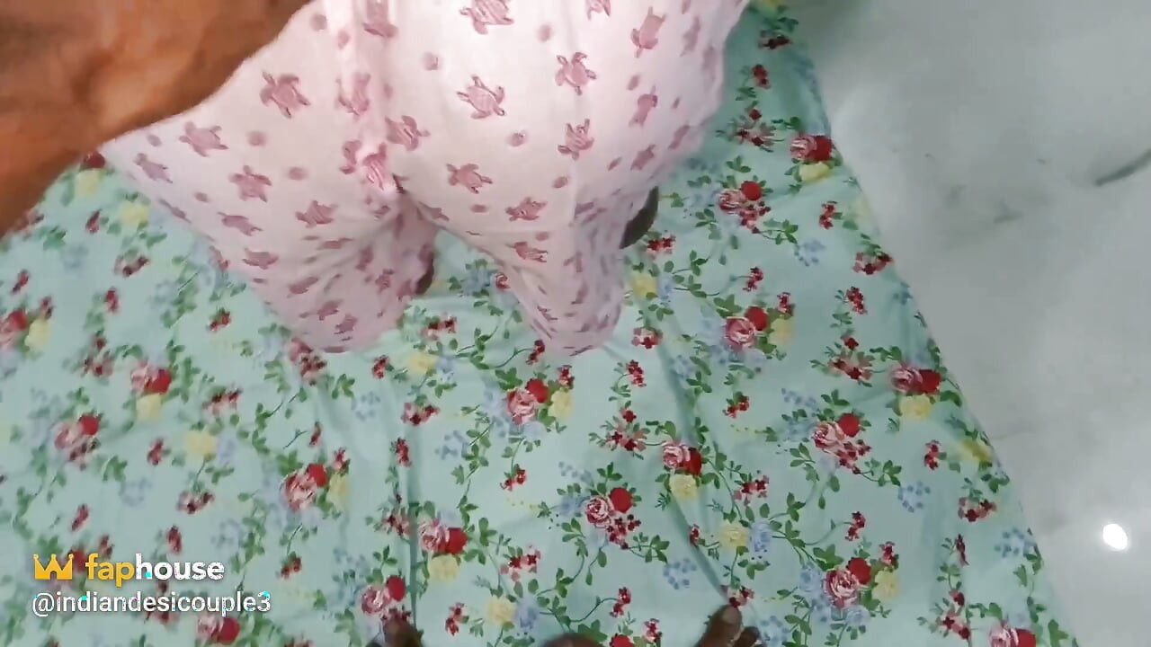 Quente indiana menina oral sexo e de quatro fodendo