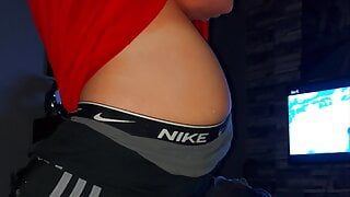 Соблазнительница Adidas в трусиках и трусиках Nike