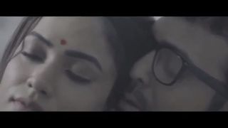 Romance caliente con una bella esposa india