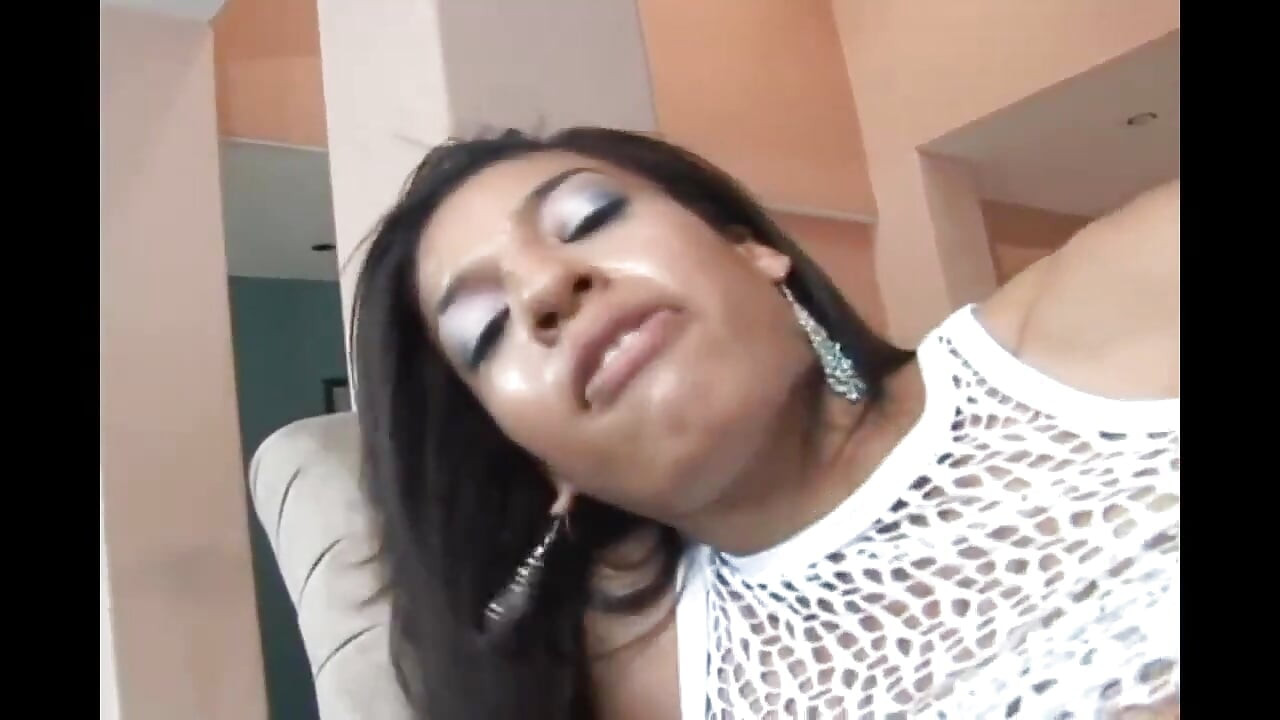 हॉट एबोनी को गांड चुदाई पसंद है