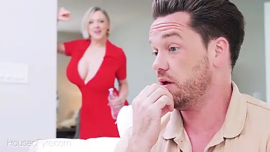 Houseofyre- dee williams ding dong'daki kuryeyle aldatıyor