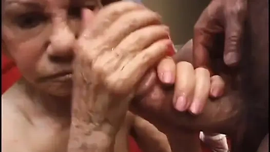 Old and young threesome milf fucking