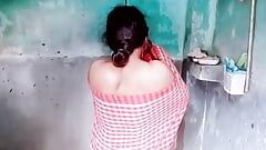 🇮🇳DESI MÈRE INDIENNE SEXE DANS LA SALLE DE BAINS  (Femme infidèle Amateur Fait maison Épouse Réel fait maison Tamil 18 ans Indien non cens