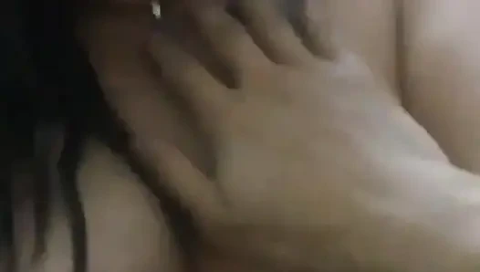 Pengantin meksiko lagi asik mainin memeknya di rumah keluarganya... Tapi aku berakhir tanpa kondom dan berakhir di wajahnya - rekaman seks asli