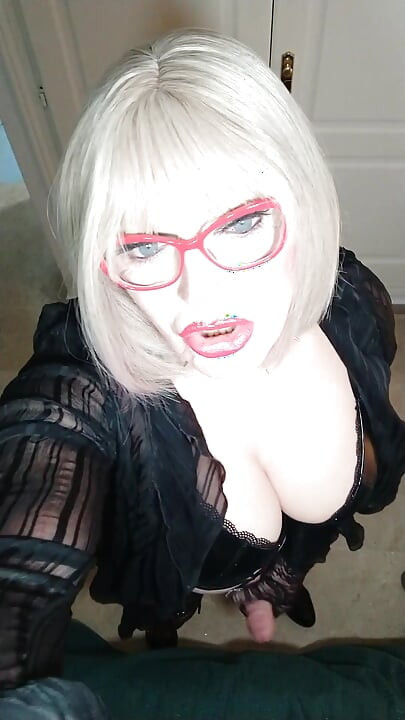 Bedroom Crossdresser Cum