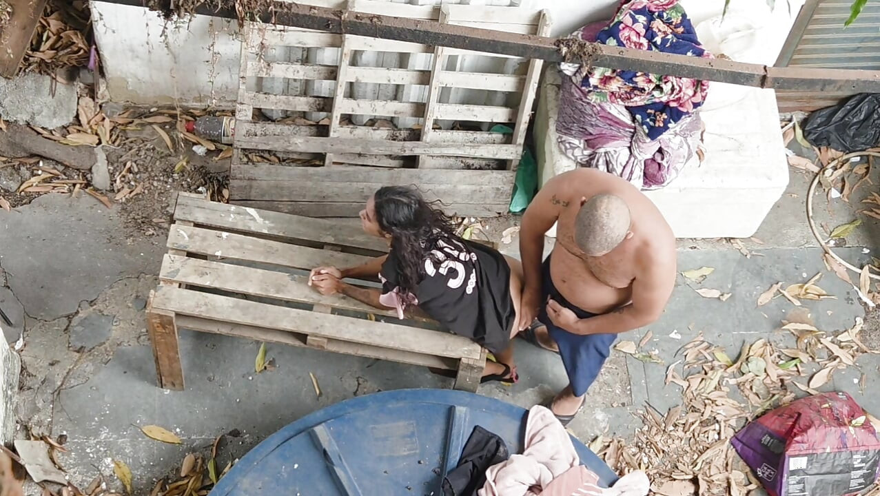 100% sexo anal en el patio trasero