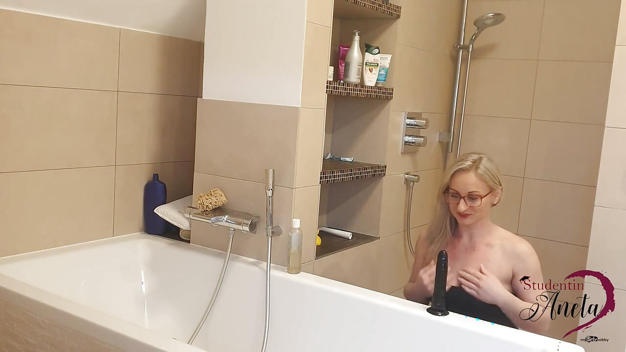 Studentin-aneta Dildoanal