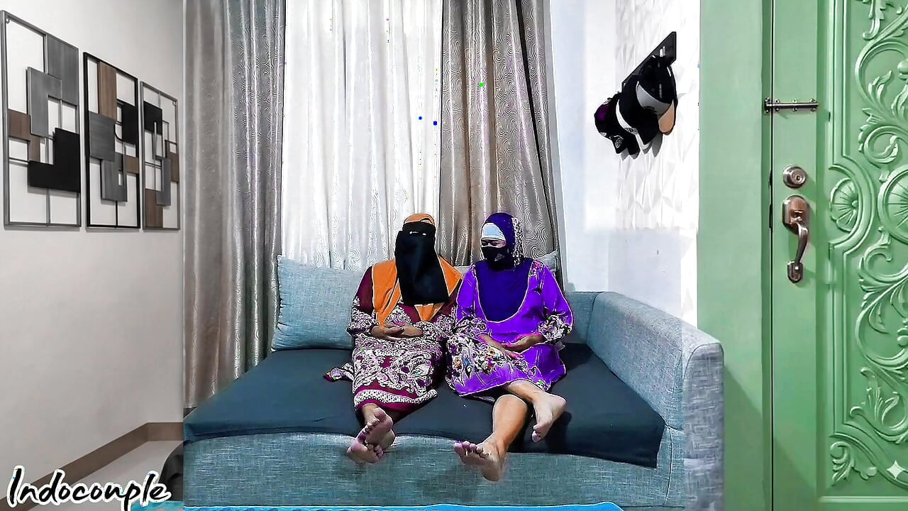 Gadis lesbian memakai hijab. Gadis Muslim lesbian. Mother Teresa. Lesbian Indonesia.