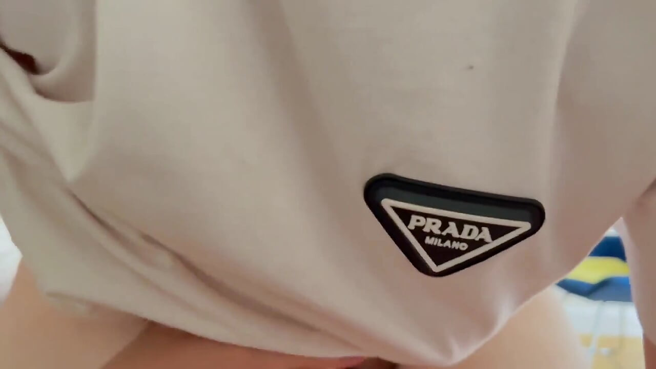 ¡Mi novia me chupó la polla tan fuerte que la follé dos veces! ¡Entré y sobre ella!