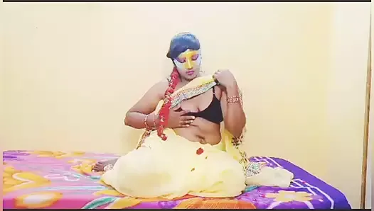 Aunty Saree removing show boobs pussy self