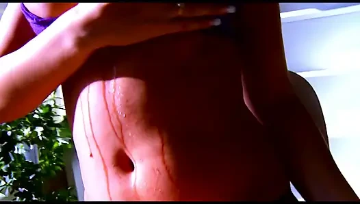 Две возбужденные лесбиянки трахаются с дилдо в кисках и задницах