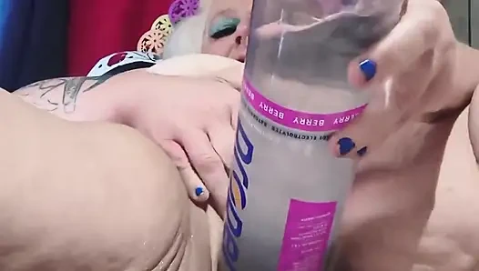 Große flasche gestopft, kitzler-fotze