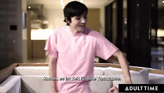 ADULT TIME - orta yaşlı seksi kadın bütün gece üvey oğlunun sikişme arzusuyla ayakta tutuluyor - alman altyazılı