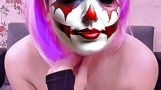 Seksowna Clown Couture: gorąca bielizna i słodki makijaż