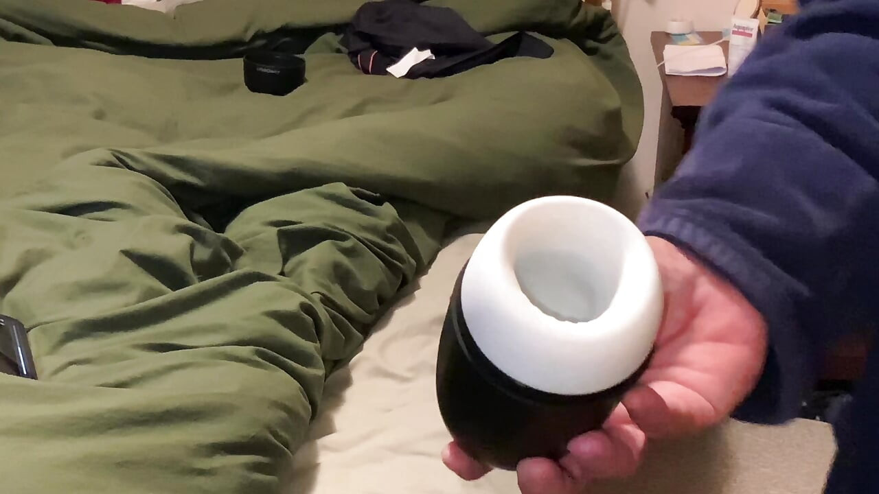 ממלאת את הפה שלי בצעצוע סיכה עתידי לגמירה