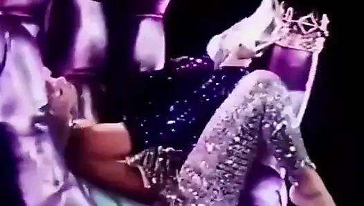 Elektrikli mavi özel - Paul Raymond'ın revuebar'ında bir gece