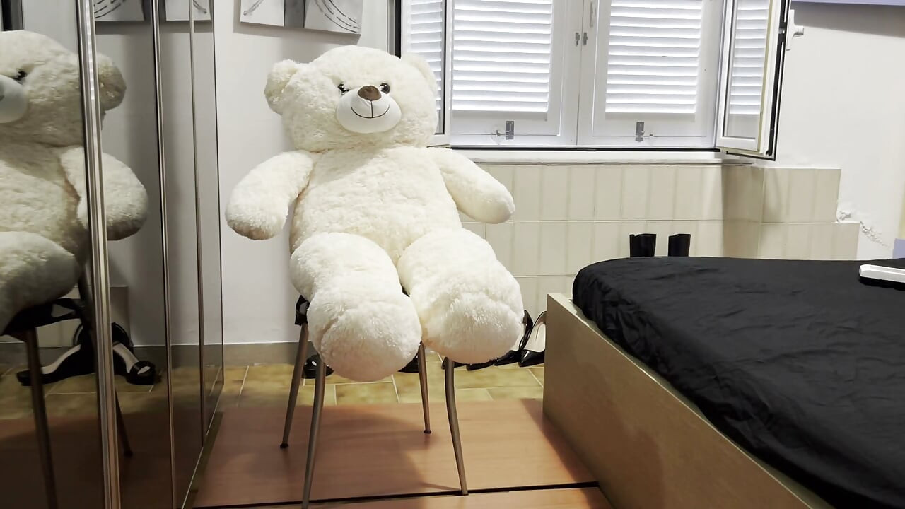 Heels Trample Teddy EP. 2