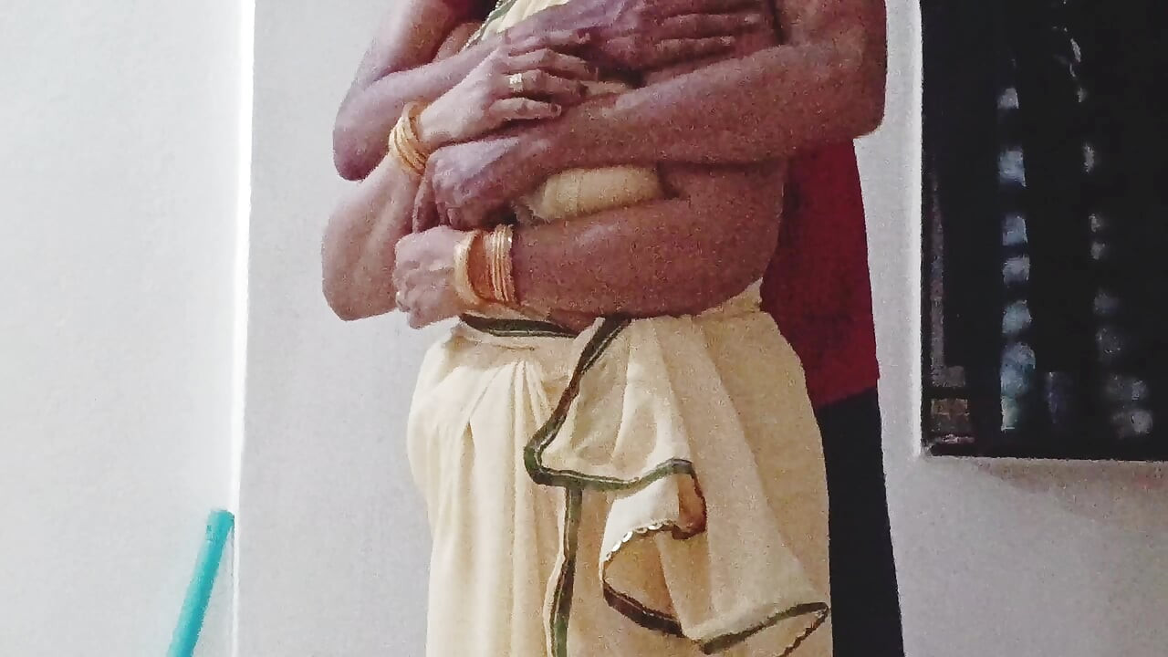 Riya Bhabhi was sweeping her master's house, the owner made sexual relations by talking sexy.