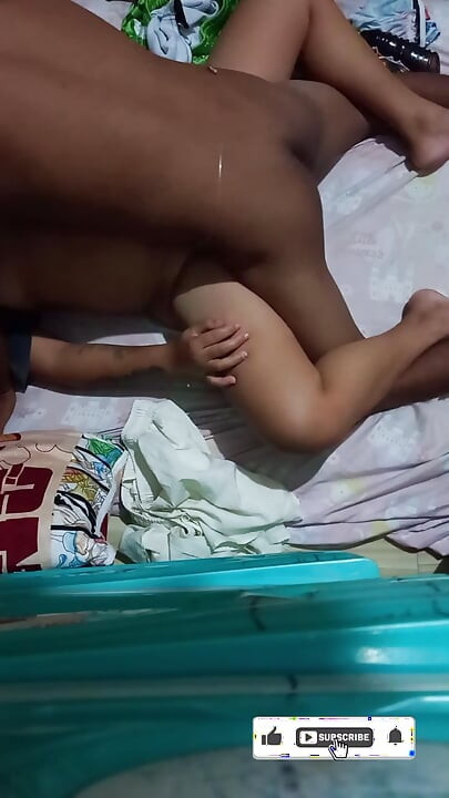 nagtatry na ule sya mag threesome gamit ang dildo