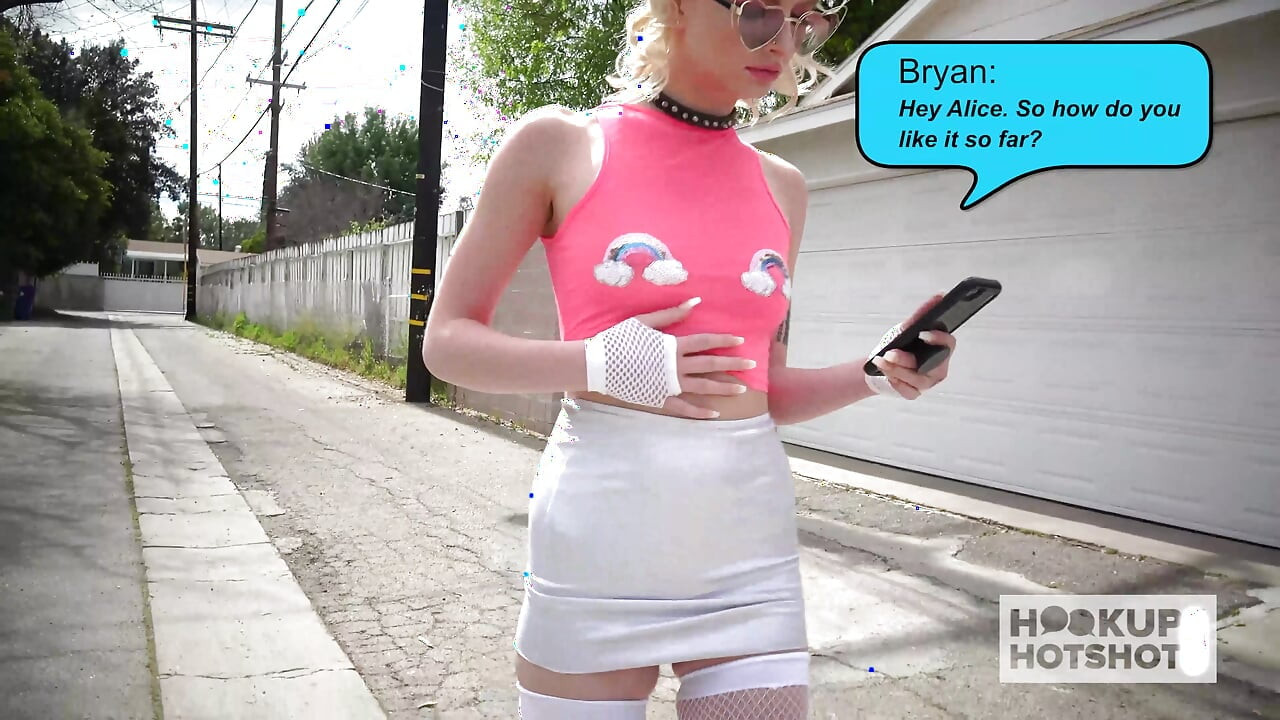 Frumoasa blondă Alice Pink vrea mai mult analul dur al lui Bryan Gozzling!