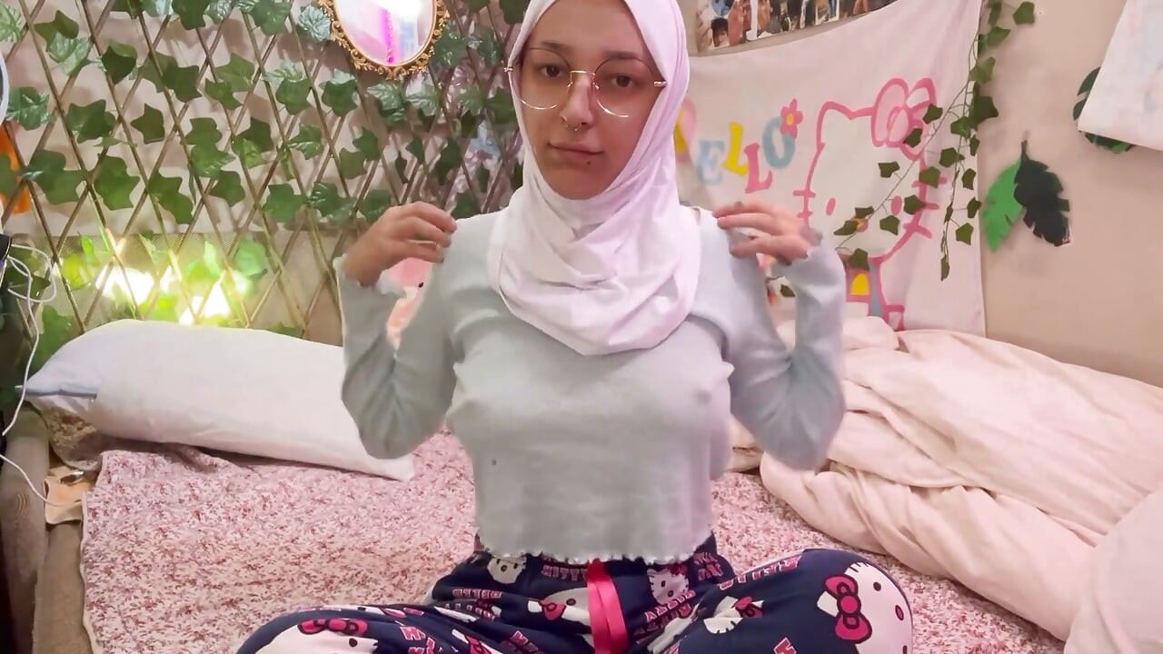 Muslimka má den jógy v hidžábu 13