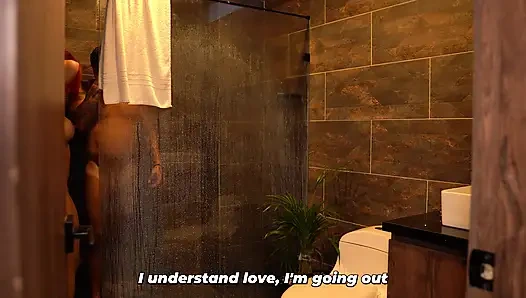 Я тайно трахаю бесстыдную жену моего друга в ванной, пока он принимает душ.