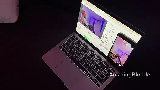 Pelacur rambut pirang yang aduhai dientot di depan penonton di pertunjukan webcam