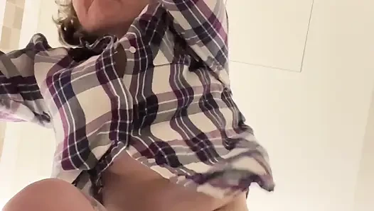 Wenn Ein Unschuldiges Pinkeln in Öffentlichen Toiletten Zu Einem Frechen Squirting-wichsen Wird