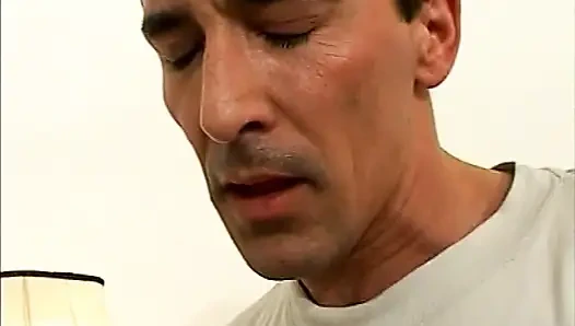 Si pirang, si berambut cokelat dan kontol