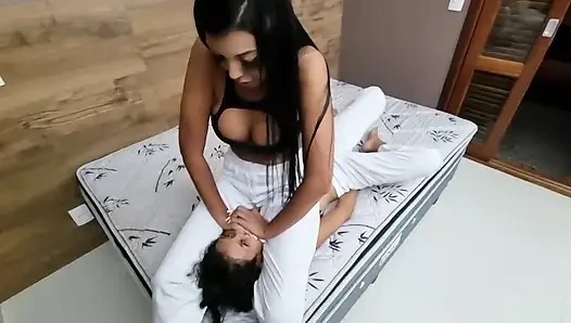 Judoka ile dövüş - Izabella Paes ve Nataly