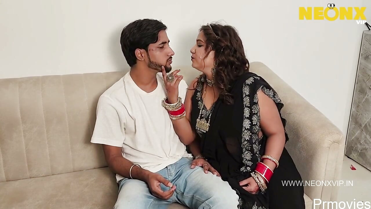 Bhabhi cachonda se la cogen el joven dever