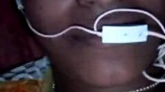 भारतीय लड़की दिखा रहा है स्तन में वीडियो कॉल के साथ प्रेमी