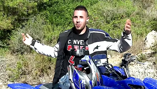Meine vollbusige stiefschwester kimy Blue wollte unbedingt auf dem quad ficken