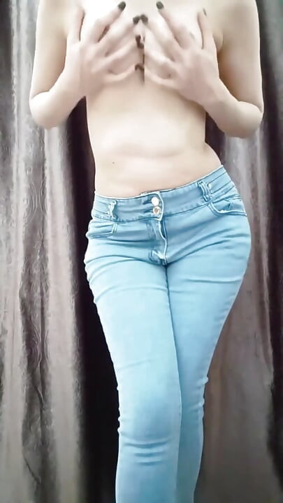 Hot Girl Showing the Big Boob and Pusssy Fingering