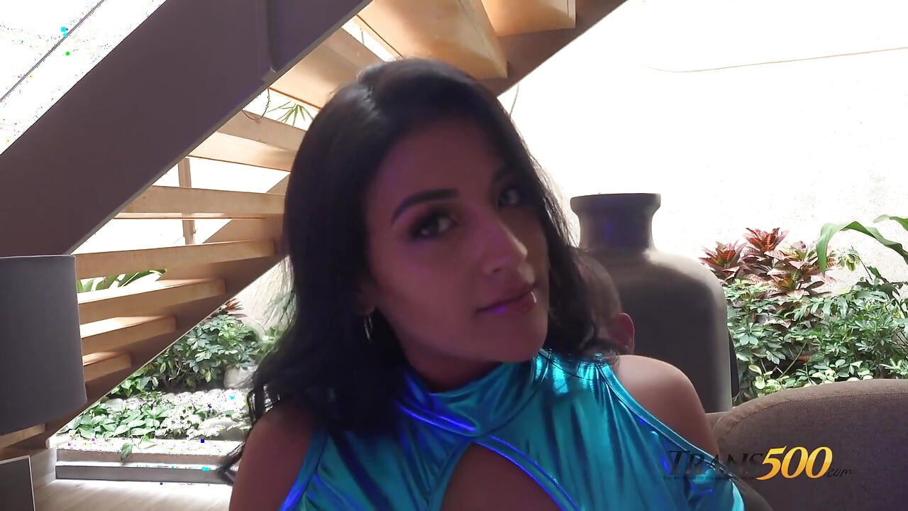 Behind the Scenes with Lizzy Laynez, Mariana Martix
