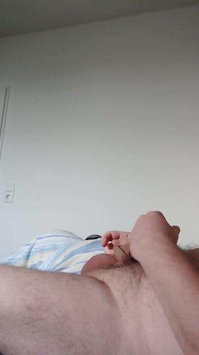 towel- and- pantyhose- condom masturbation method
