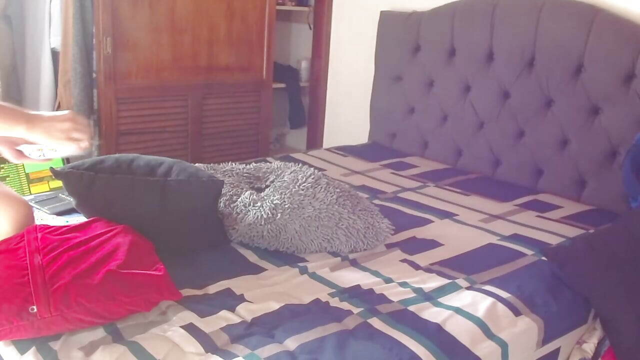 I penetrate my ass with two toys at the same time