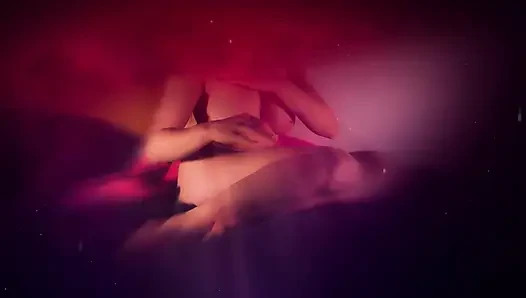 Seorang seniman muda membuat karya paling lambat dan paling sensual