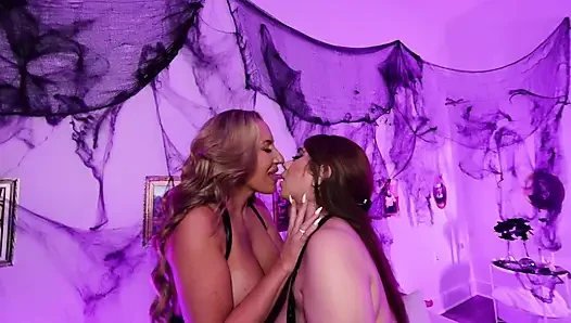 Büyük götlü sürtükler violet myers ve richelle ryan büyük zenci yarağı alıyor