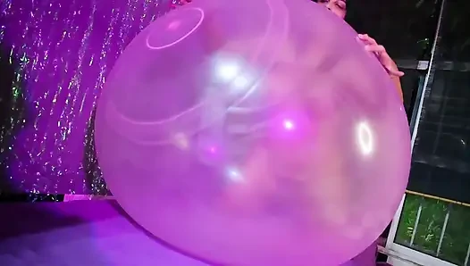 Çıplak ve aşırı şişirilmiş wubble topuna biniyor - 3. raunt - tavşan looner