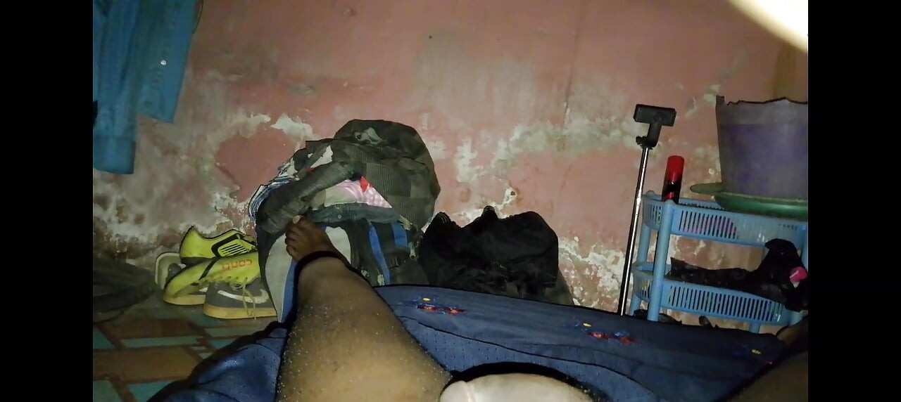 Bobby Johnson ชายผิวดําแอฟริกันกําลังลูบและลูบควยของเขาเพื่อความสนุก