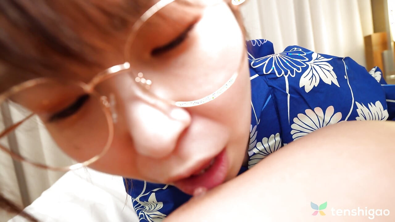 Momoko Azuma Returns to Our Studios and Wears a Yakata to Masturbate