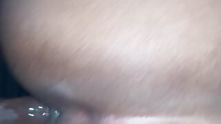 Volle mond auf den rücken gespritzt