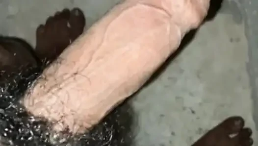 Tamamen çıplak