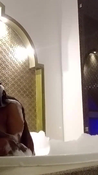 Unforgettable moment from "Me la cojo rico en el jacuzzi y se cae no aguanta ya sus piernas de tantos orgasmos"